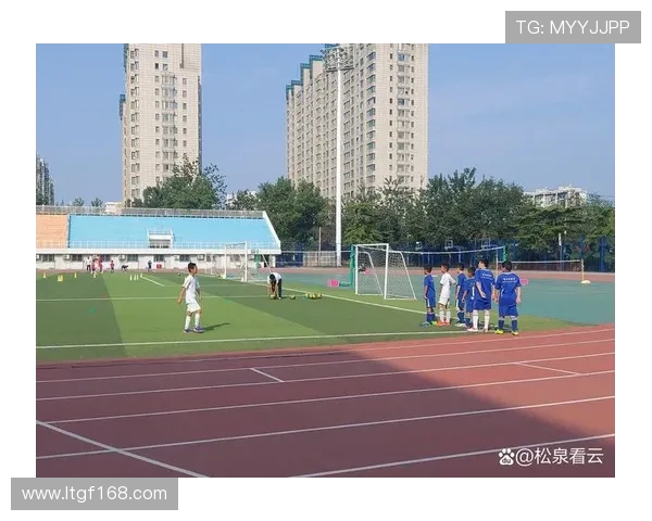 足球运动员如何通过训练和心态调整实现职业生涯的长远发展与突破 足球运动员如何通过训练和心态调整实现职业生涯的长远发展与突破