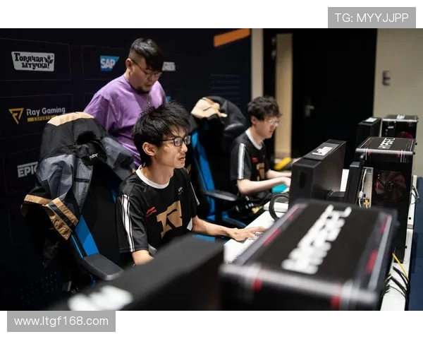 热议DOTA2FPX战队如何通过配合变革重塑战术格局与团队实力