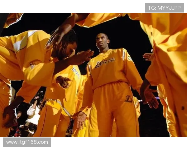 湖人队挑战太阳队 力拼季后赛席位 争夺激烈胜负难测 湖人队挑战太阳队 力拼季后赛席位 争夺激烈胜负难测